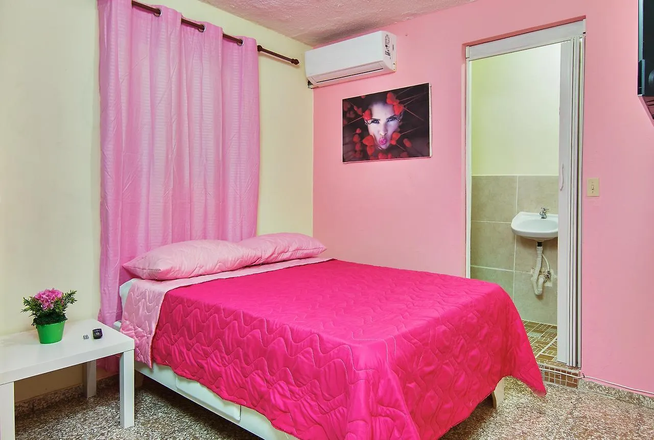 סנטו דומינגו Queen Of Hearts Apartahotel לינה וארוחת בוקר סנטו דומינגו